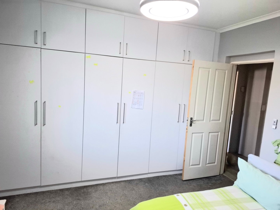 4 Bedroom Property for Sale in Oakdale Western Cape